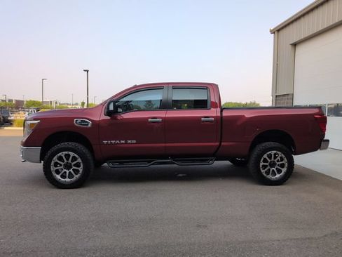 Used 2019 Nissan Titan SV AWD/4WD image 6
