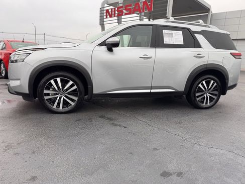 Used 2024 Nissan Pathfinder Platinum w/ Cargo Package image 2