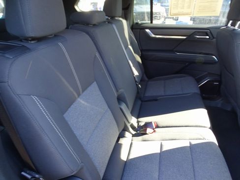 Used 2025 GMC Acadia Elevation image 13