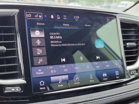 Used 2024 Chrysler Pacifica Touring-L FWD image 15