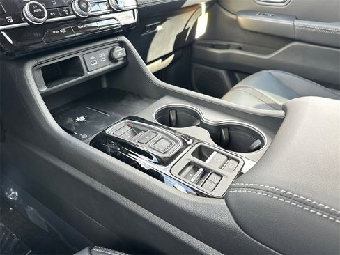 New 2025 Honda Pilot Touring image 31