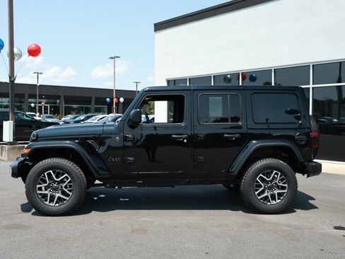 Certified 2025 Jeep Wrangler Unlimited Sahara AWD/4WD image 9