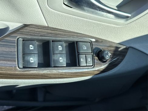 Used 2019 Toyota Sienna XLE image 39