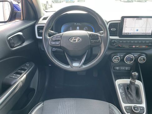 Used 2024 Hyundai Venue Limited FWD image 12