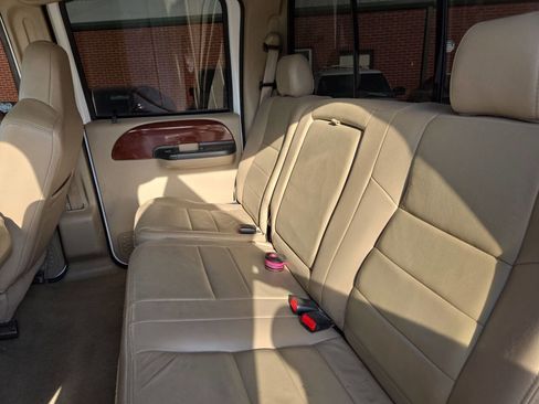 Used 2005 Ford F350 Lariat image 12