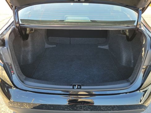 Used 2025 Toyota Corolla LE image 9