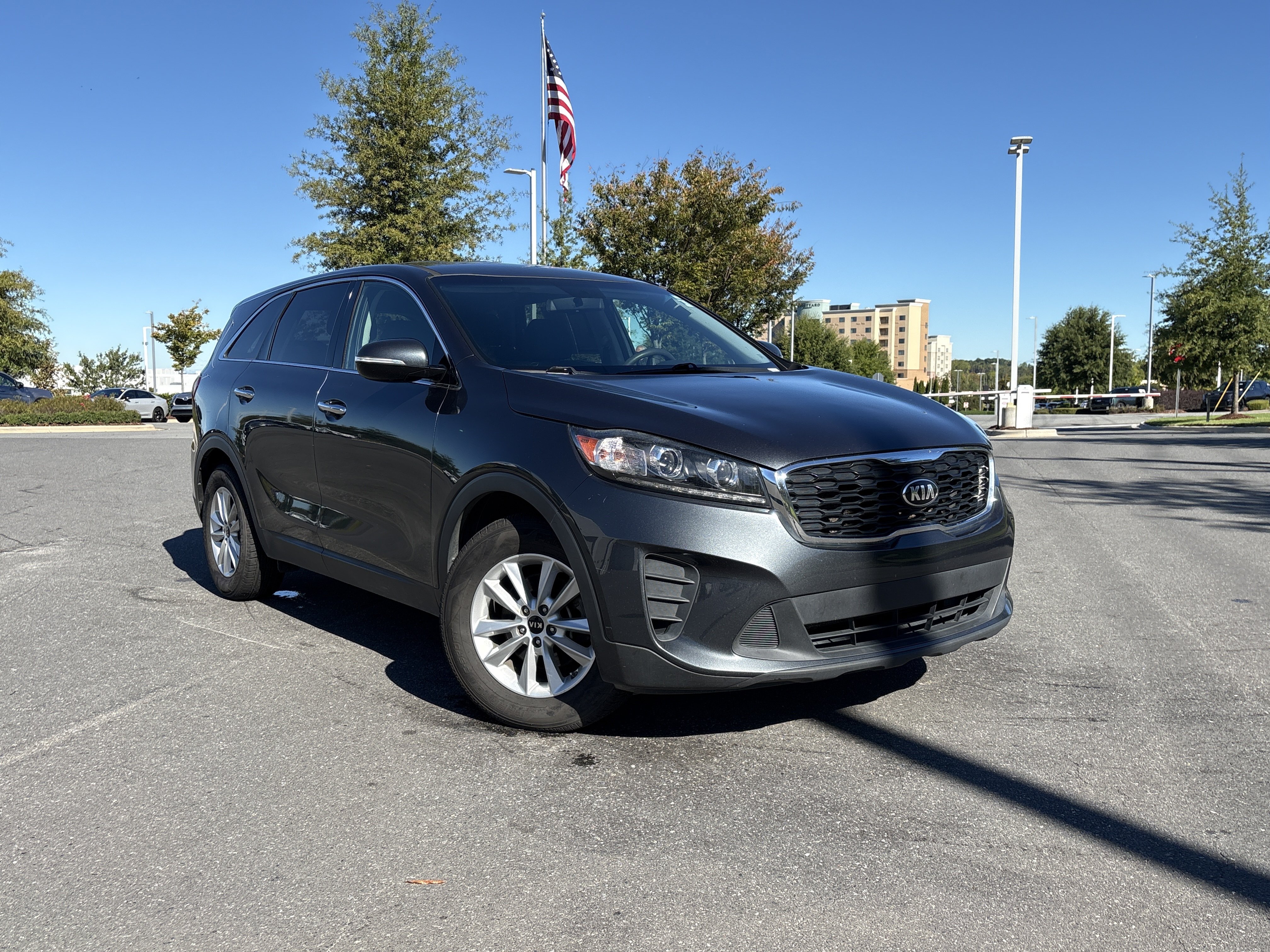 Used 2020 Kia Sorento FWD V6 image 2