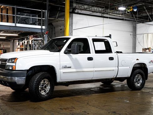 Used 2007 Chevrolet Silverado 2500 LT w/ Heavy-Duty Power Package AWD/4WD image 4