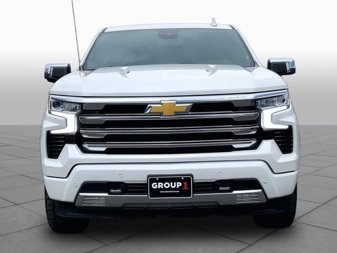 Used 2024 Chevrolet Silverado 1500 High Country w/ Z71 Off-Road Package AWD/4WD image 3