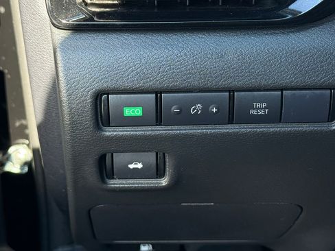 Used 2024 Nissan Sentra SV image 31