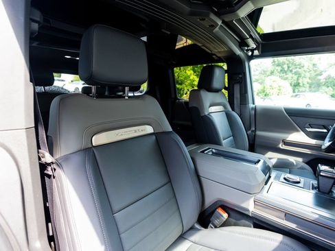 Used 2025 GMC Hummer EV 2X w/ Extreme Off-Road Package AWD/4WD image 48