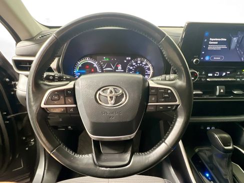 Used 2023 Toyota Highlander LE FWD image 17