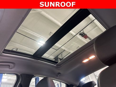 Used 2022 Chevrolet Malibu Premier image 3