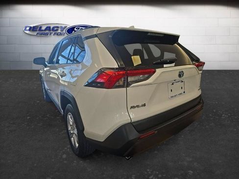 Used 2019 Toyota RAV4 LE AWD/4WD image 5