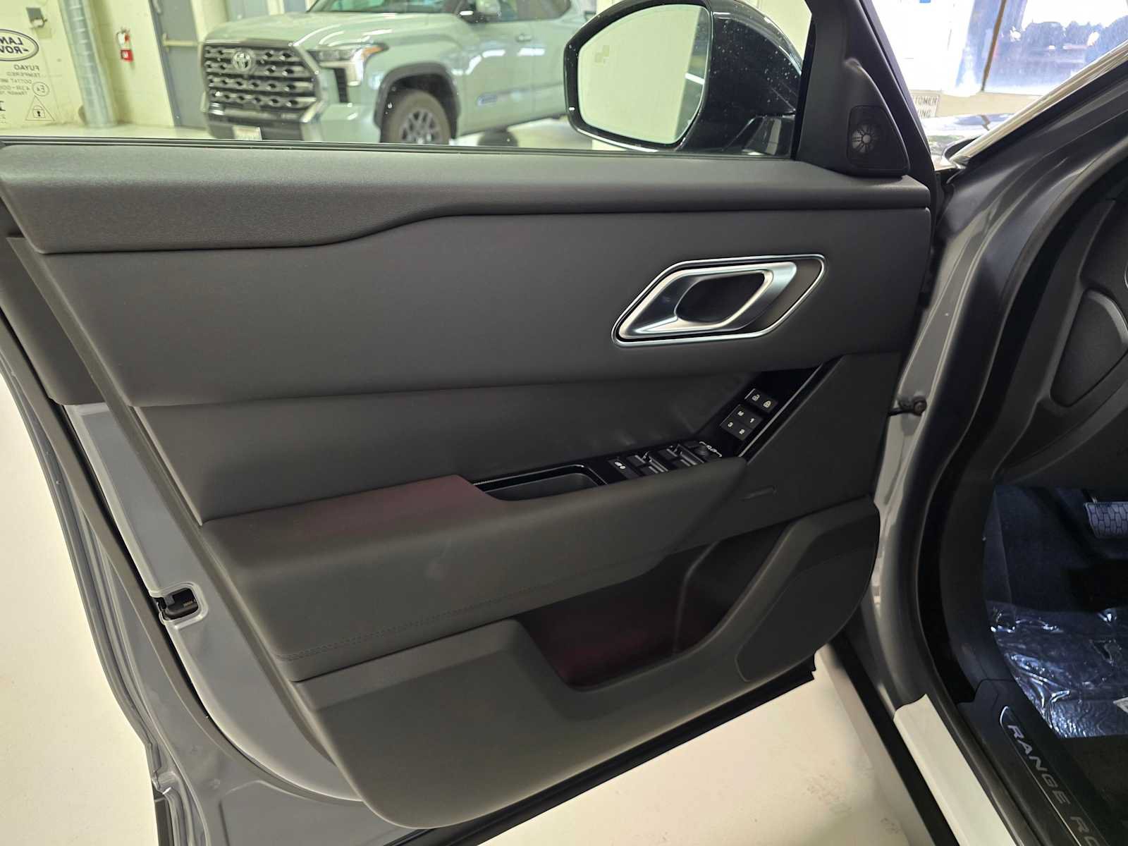 New 2026 Land Rover Range Rover Velar S AWD/4WD image 19