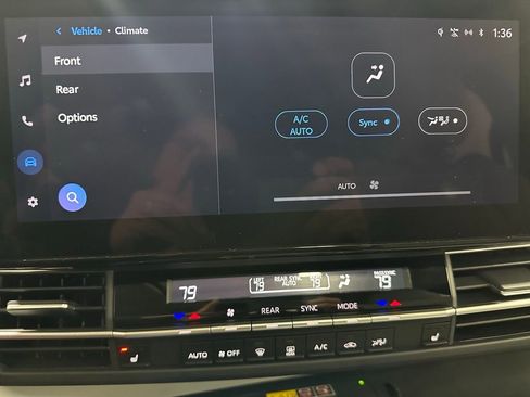 Used 2025 Toyota Sienna XLE image 31