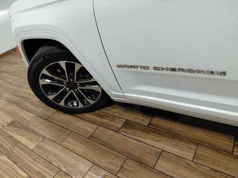 Used 2022 Jeep Grand Cherokee L Overland w/ Luxury Tech Group IV image 41