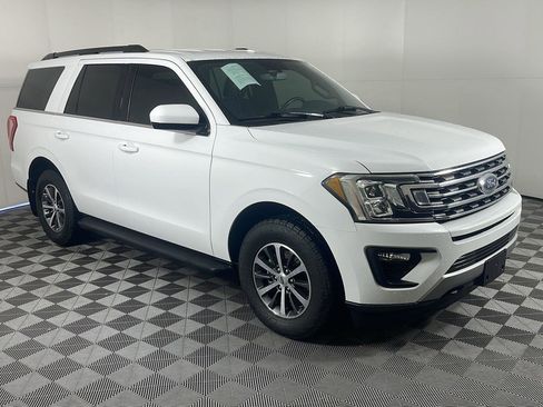 Used 2018 Ford Expedition XLT image 4