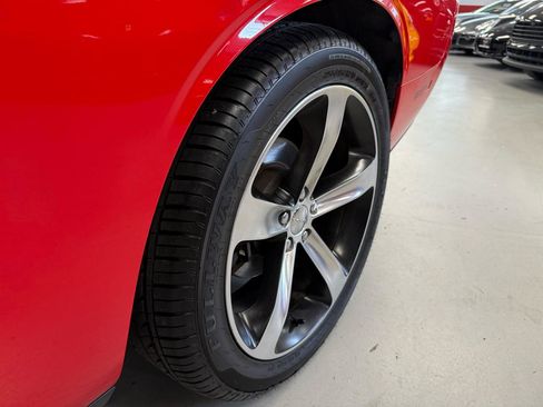 Used 2016 Dodge Challenger R/T RWD image 10
