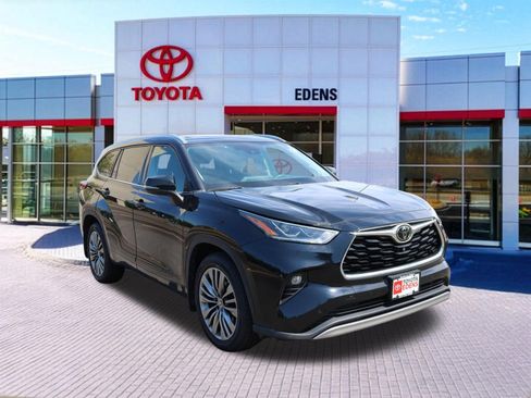 Used 2021 Toyota Highlander Platinum AWD/4WD image 1