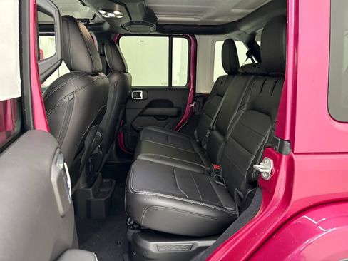 Used 2022 Jeep Wrangler Unlimited Sahara w/ Cold Weather Group image 24