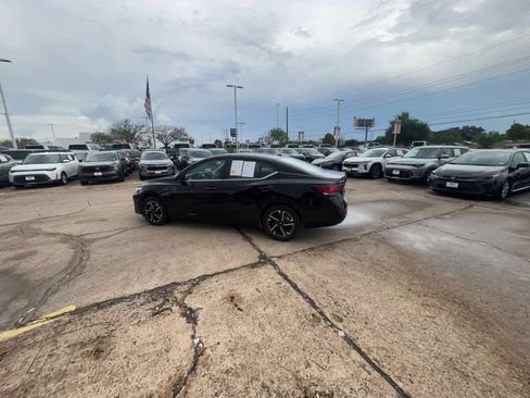 Used 2025 Nissan Sentra SV FWD image 9