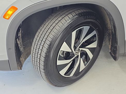 Used 2025 Volkswagen Tiguan S image 29