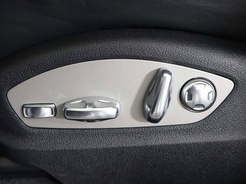 Used 2025 Porsche Macan image 37