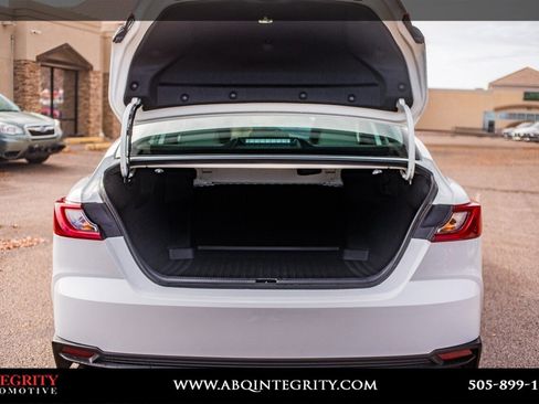 Used 2025 Toyota Camry SE image 32