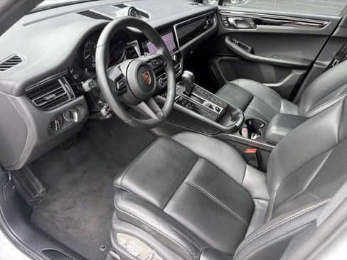 Used 2025 Porsche Macan Turbo image 4