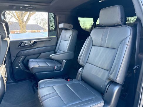 Used 2025 Chevrolet Suburban RST w/ RST Capability Package image 25