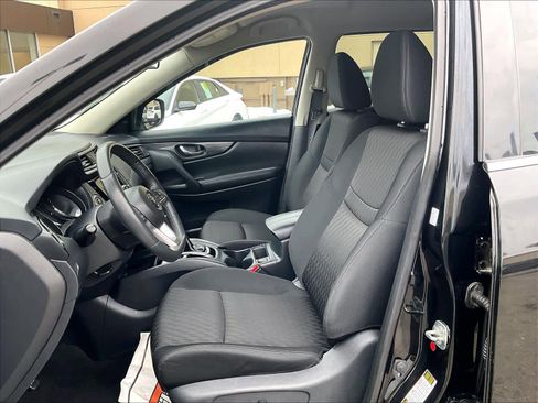 Used 2018 Nissan Rogue SV w/ Premium Package image 10