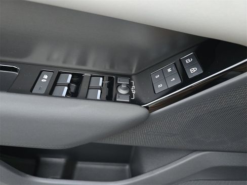 Used 2026 Land Rover Range Rover Velar S image 33