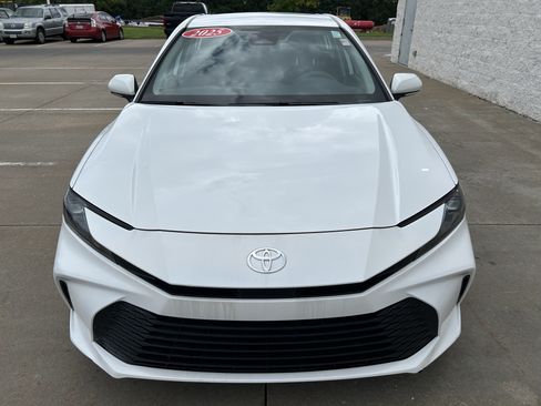 Used 2025 Toyota Camry LE FWD image 2
