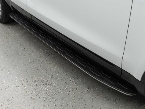 Used 2024 Land Rover Discovery Dynamic SE image 49