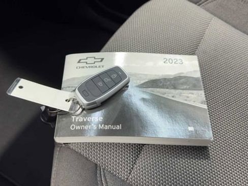 Used 2023 Chevrolet Traverse LT image 31