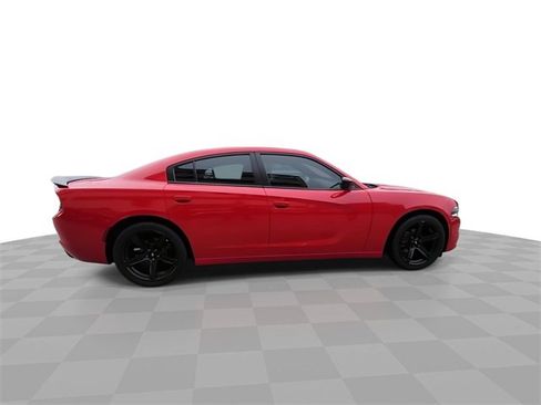 Used 2018 Dodge Charger SXT w/ Blacktop Package image 9