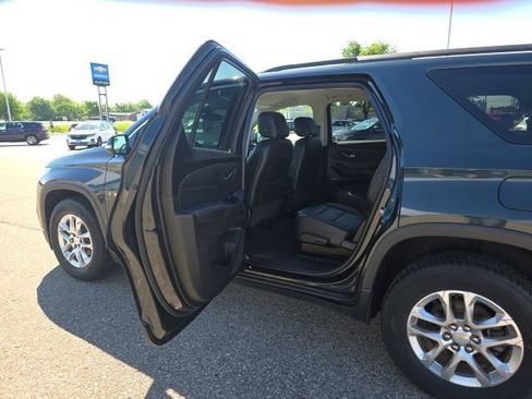 Used 2020 Chevrolet Traverse LT w/ Driver Confidence II Package AWD/4WD image 32