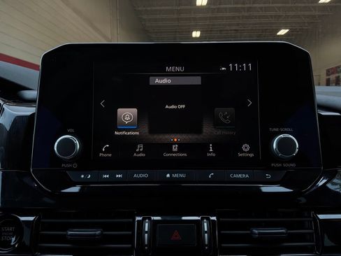 Used 2025 Nissan Pathfinder SV FWD image 31