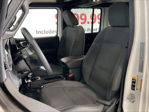 Used 2025 Jeep Wrangler Unlimited Sahara AWD/4WD image 3