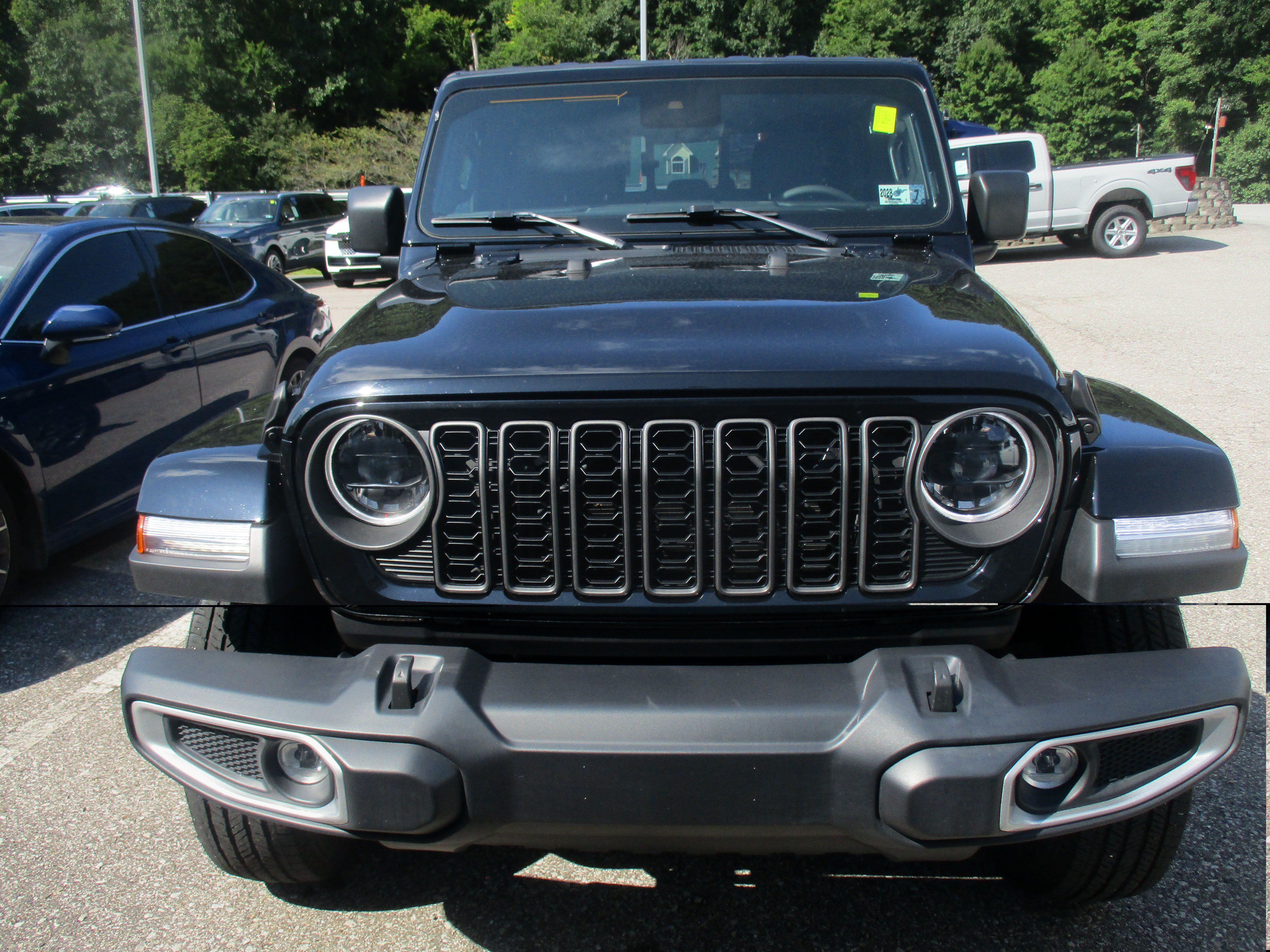 Used 2025 Jeep Gladiator Sport AWD/4WD image 9