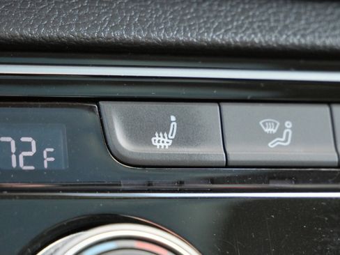 Certified 2023 Volkswagen Atlas SEL R-Line image 30