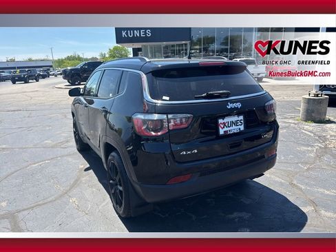 Used 2018 Jeep Compass Limited w/ Navigation Group AWD/4WD image 12