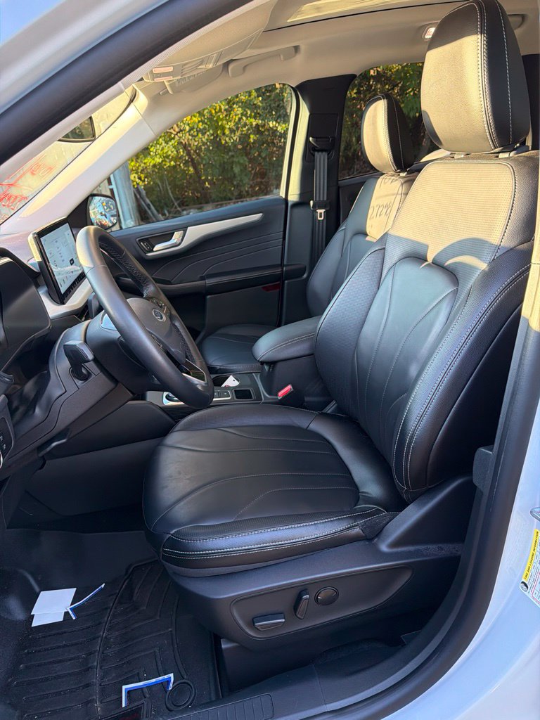 Used 2025 Ford Escape SE w/ PHEV Premium Package FWD image 11