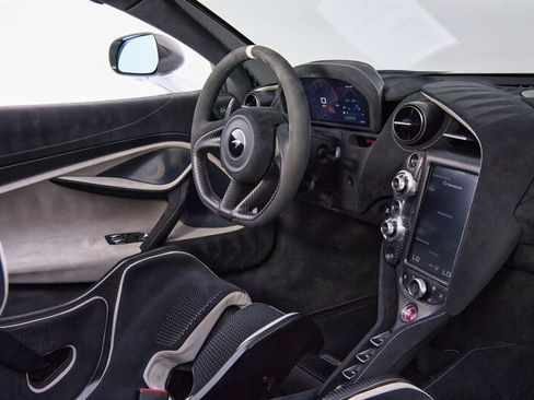 Used 2022 McLaren 765LT RWD image 37