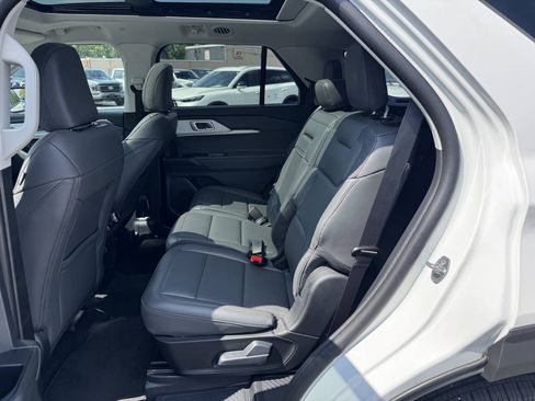 Used 2025 Ford Explorer Active w/ Active Comfort Package AWD/4WD image 9