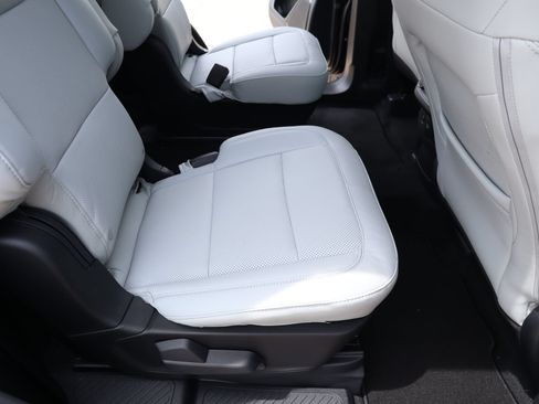 New 2026 Ford Explorer Platinum w/ LUX Leather Package AWD/4WD image 18