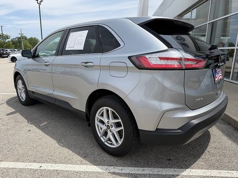 Used 2023 Ford Edge SEL w/ Convenience Package AWD/4WD image 3