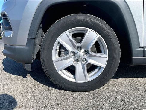 Used 2022 Jeep Compass Latitude FWD image 2