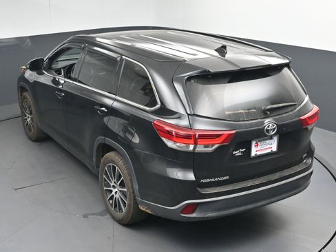 Used 2018 Toyota Highlander SE FWD image 37